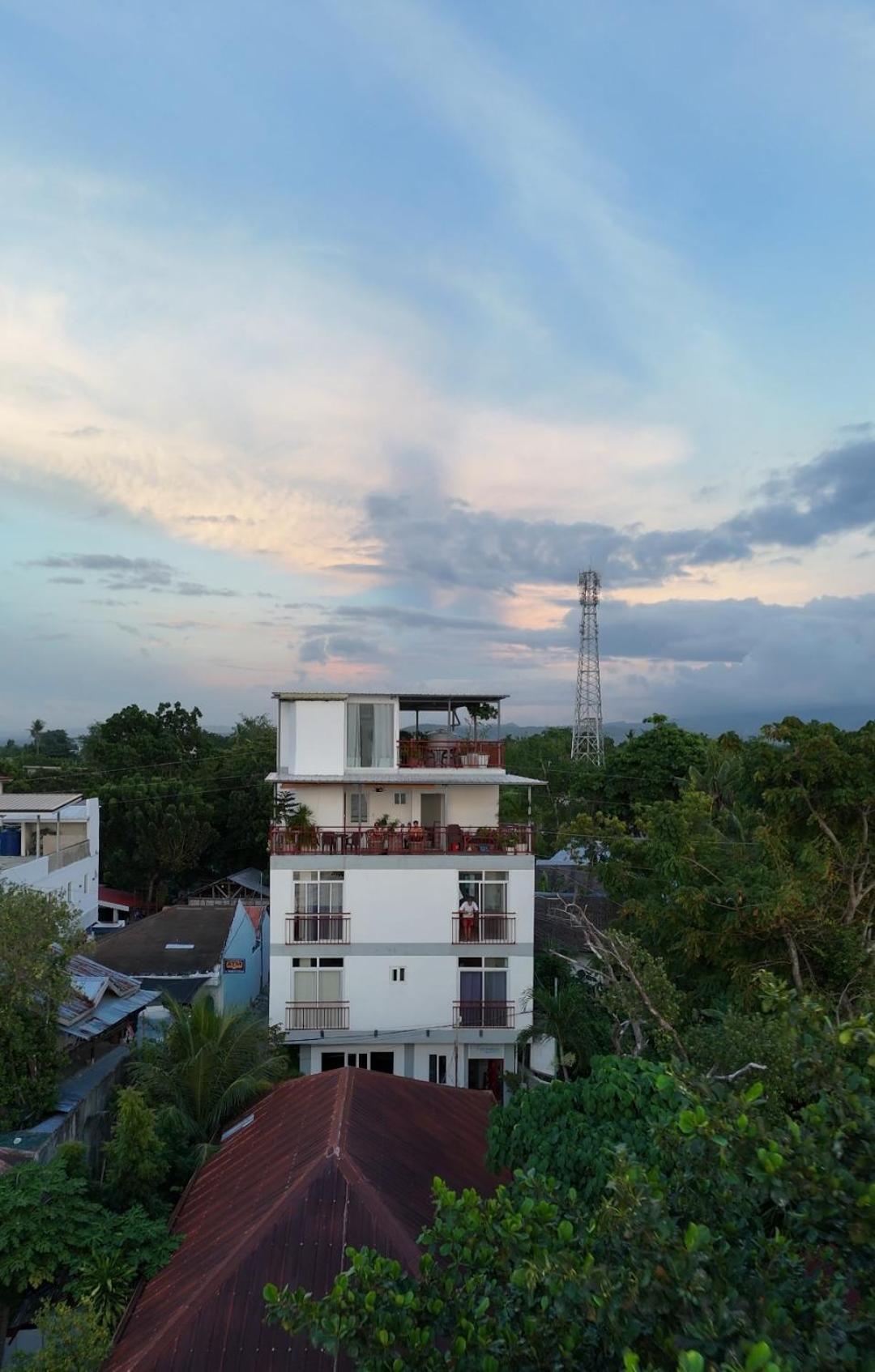 Strandhaus Condotel Moalboal Exterior foto